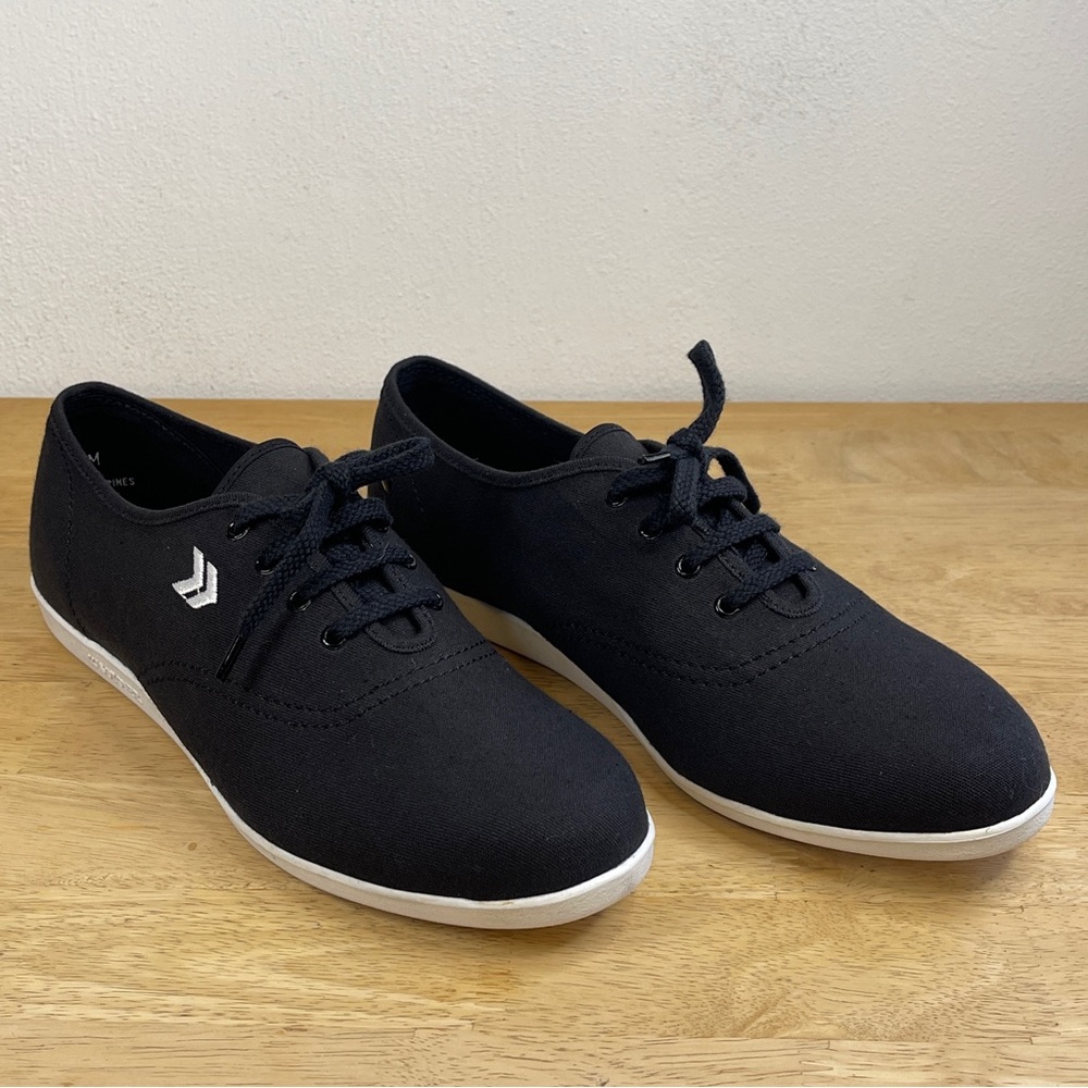 Isotoner Women's Black Canvas Sneaker Size 9.5